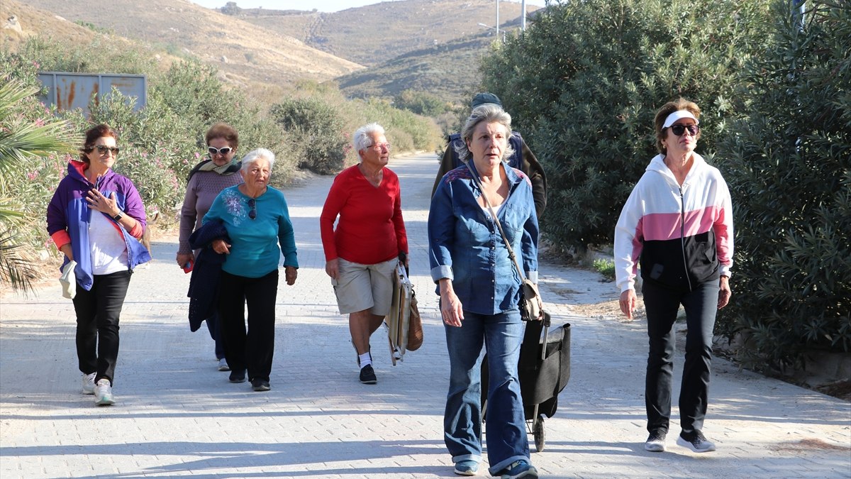 İzmir’de mahalle sakinleri çektikleri video ile ulaşım sorunlarına dikkati çekti
