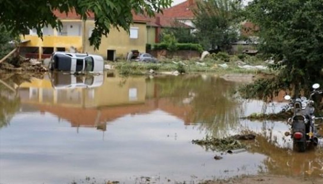 Üsküp’te yağış sonrası sel: Evleri su bastı